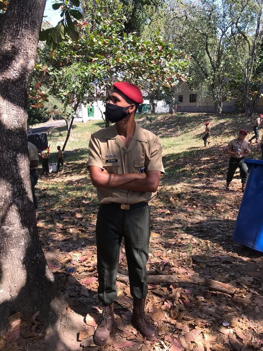 lc021's tweet image. Vô, eu consegui, venci nossa aposta e me tornei um paraquedista, mas infelizmente tu n tá mais aqui pra me pagar oq deve, coroa😞