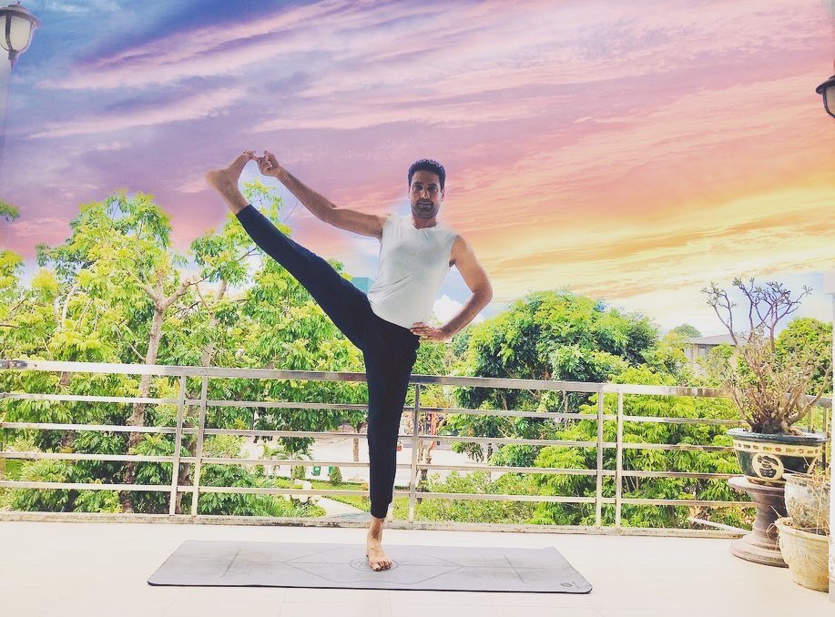 preetyogi's tweet photo. Success is not the key to happiness. Happiness is the key to success.
#preetyogi #shivomyogadancequangngai #yogastudioshivom #preetyogi #quangngaiyoga #masterpreet #loveshivom #yogalife #vinyasaflow #hipopening #vietnamyoga https://t.co/HSFH3ifDIb