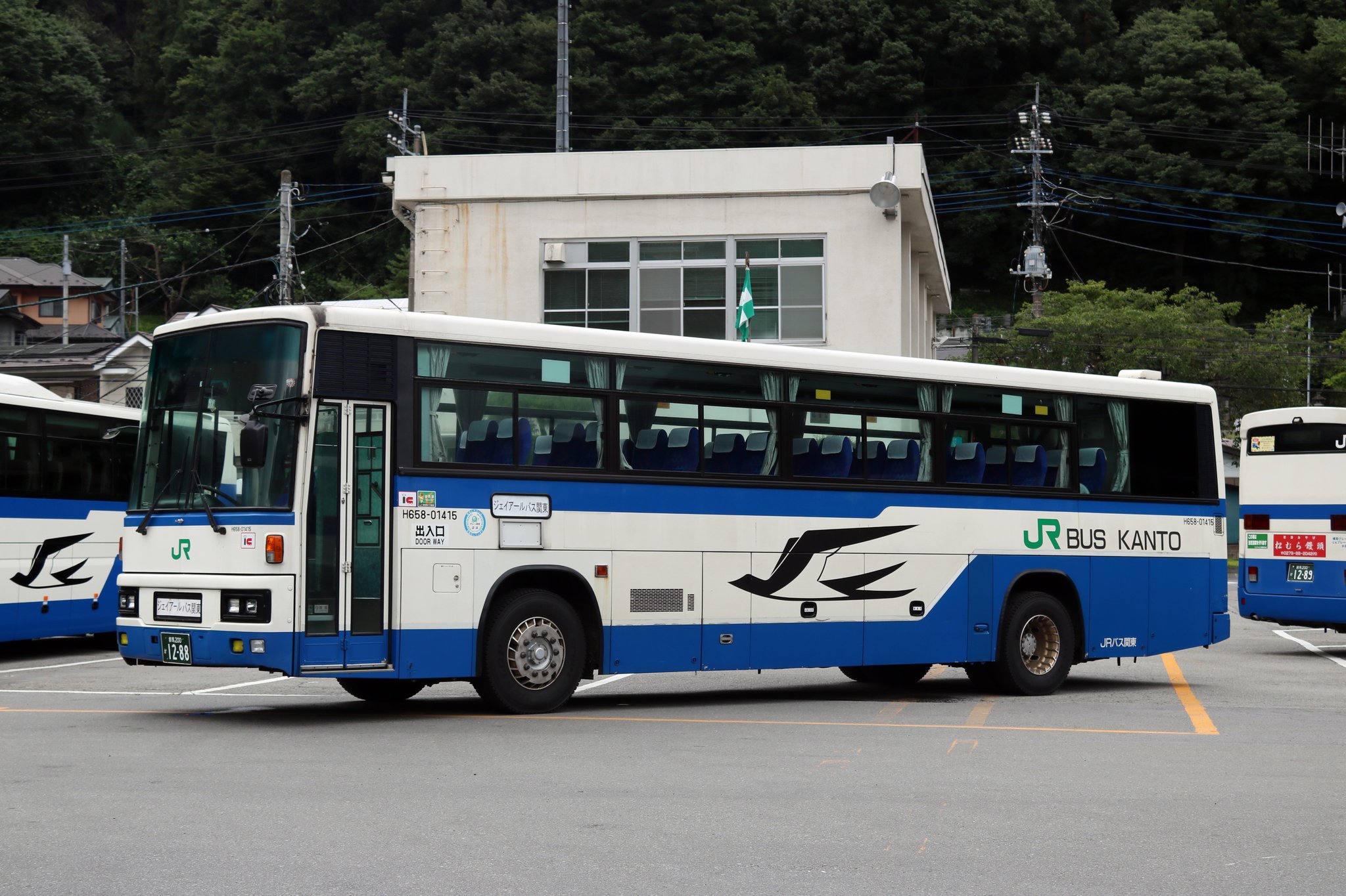 S Elega La On Twitter Jrバス関東 群馬200か1288 H658 01415 Kl Ra552rbn 少し空いてしまいましたが今月初頭の撮影会から 関東では貴重なｓ型 ぜひ奇跡の復活を遂げてほしいものです 足立ナンバー時代の姿も添えて ジェイアール バス関東 Https T Co No08ez4pts