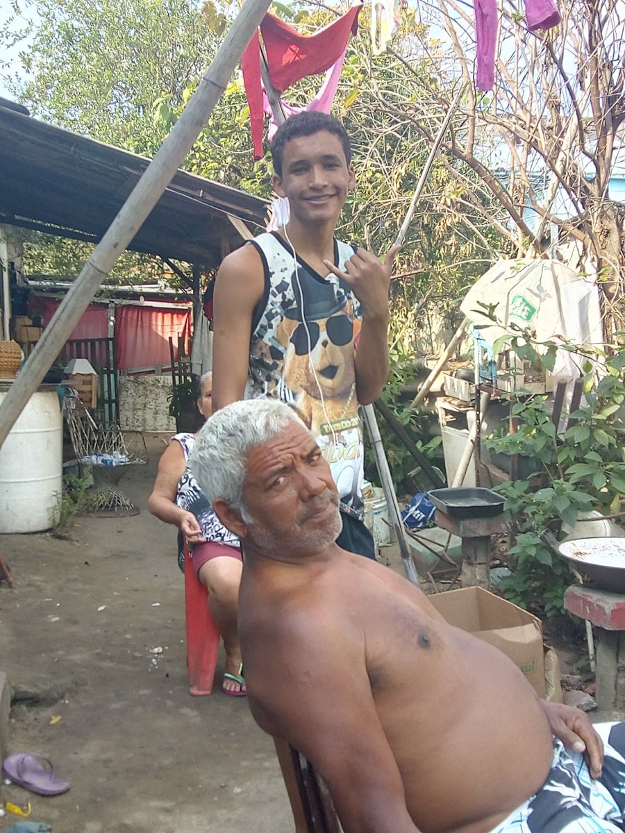 lc021's tweet image. Vô, eu consegui, venci nossa aposta e me tornei um paraquedista, mas infelizmente tu n tá mais aqui pra me pagar oq deve, coroa😞