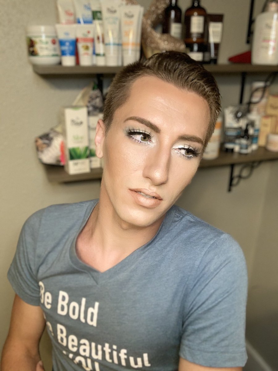 JMLBeautyDude's tweet photo. In 2020 we need to remember positives over negatives. Think about your blessings today🤍I’m blessed I have all of you #farmasi #farmasius #Beautyinfluencer #expressyourself #makeup #makeupaddict #LoveYourself #farmasicosmetics #farmasiusa @farmasiusa #meninmakeup #boyswithmakeup https://t.co/92EifKxfj6