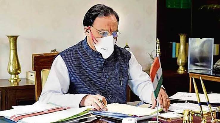 Infinitysdlimit's tweet photo. #SurakshaBeforePariksha
@DrRPNishank also wear spectacles so why is he not undestanding our problem
He too knows what happens when we wear mask with spectacles.......
He must have also experienced the foggy glasses that just ruins your bloody vision.......... https://t.co/BTehGwD3yG