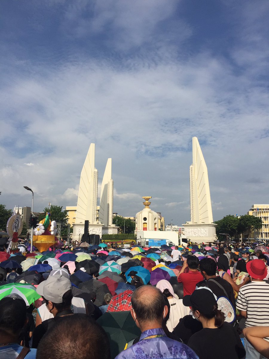 raweekoon's tweet photo. Today at the democracy momument young people in Thailand demands for the structural and systemic change. Authoritarian cannot stop the wind of change!! https://t.co/TBpRnnjMw9