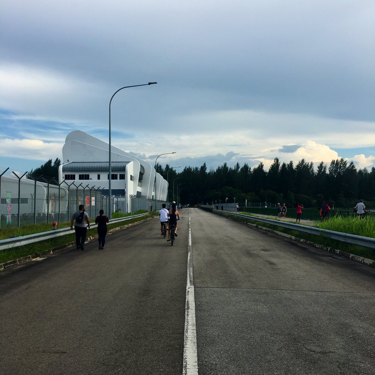 JKannanR's tweet photo. Did a 17 km hike today, tackling the Northeastern Riverine Loop. The weather stayed cool and cloudy, and I got to see a whole bunch of new birds & butterflies. #SGBiodiversity #WeeklyHikes https://t.co/qhvKUoYfjU