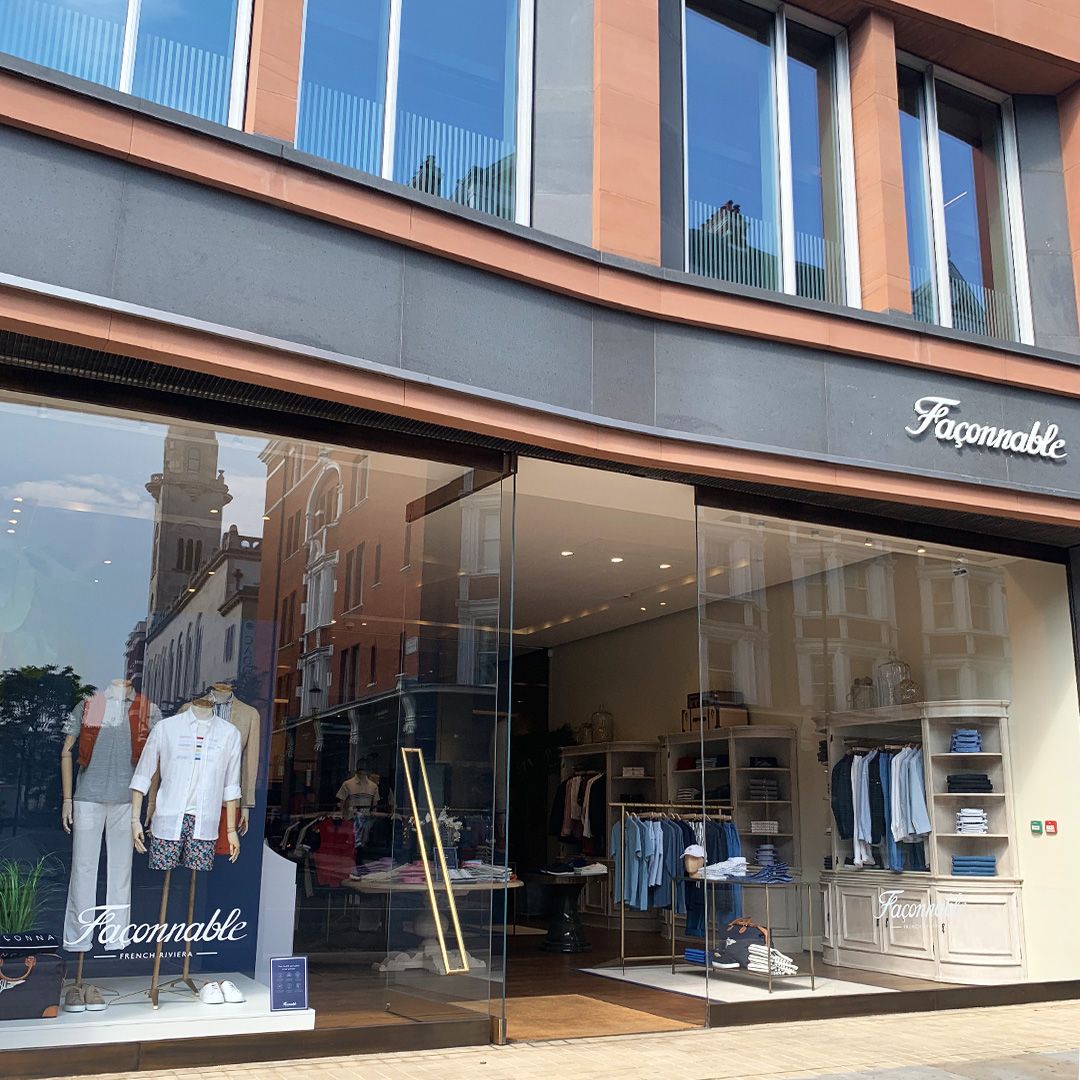 SloaneStreetSW1's tweet photo. There’s a new menswear brand in town! We are delighted to welcome the refinement of French Riviera fashion to #SloaneStreet with the arrival of @Faconnable flagship. Discover more at its first and only UK boutique at 134 Sloane Street. #Faconnable #MensFashion #Chelsea https://t.co/7YnTAdobKI