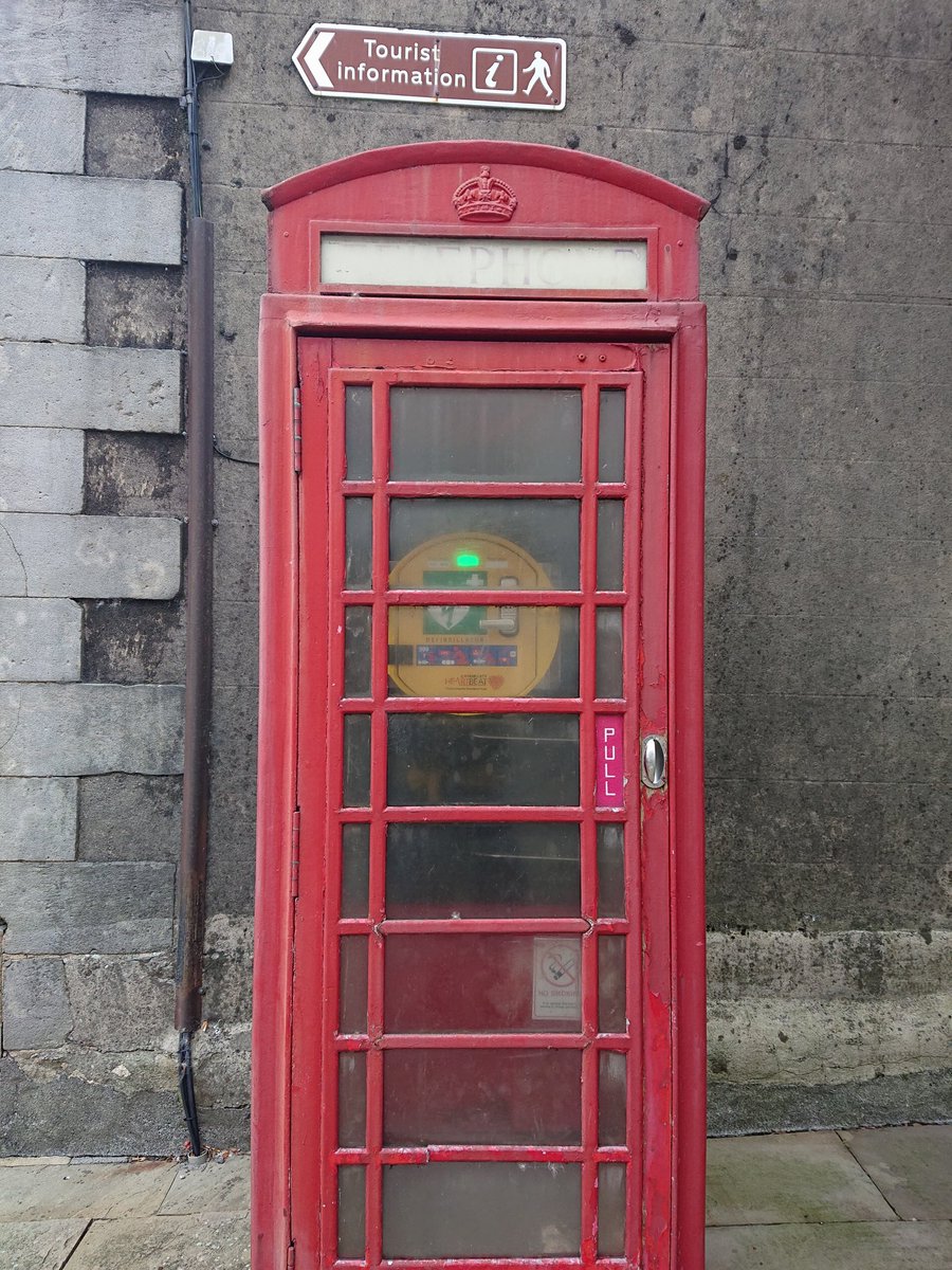 YAS_TomH's tweet photo. On the flower pot trail in Settle. Couldn't help but notice the community defib helping to keep the red phone boxes alive! #FlowerPotTrail #DefibHunt https://t.co/x9fR5oFF4q