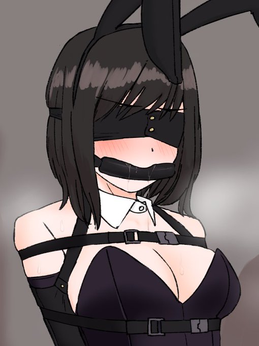 ウェイトレスがバランスを崩して膝をつくまで何秒耐えるかという単純な賭けだが、目隠し等のオプションが追加されることで奥深いゲームとなる。 