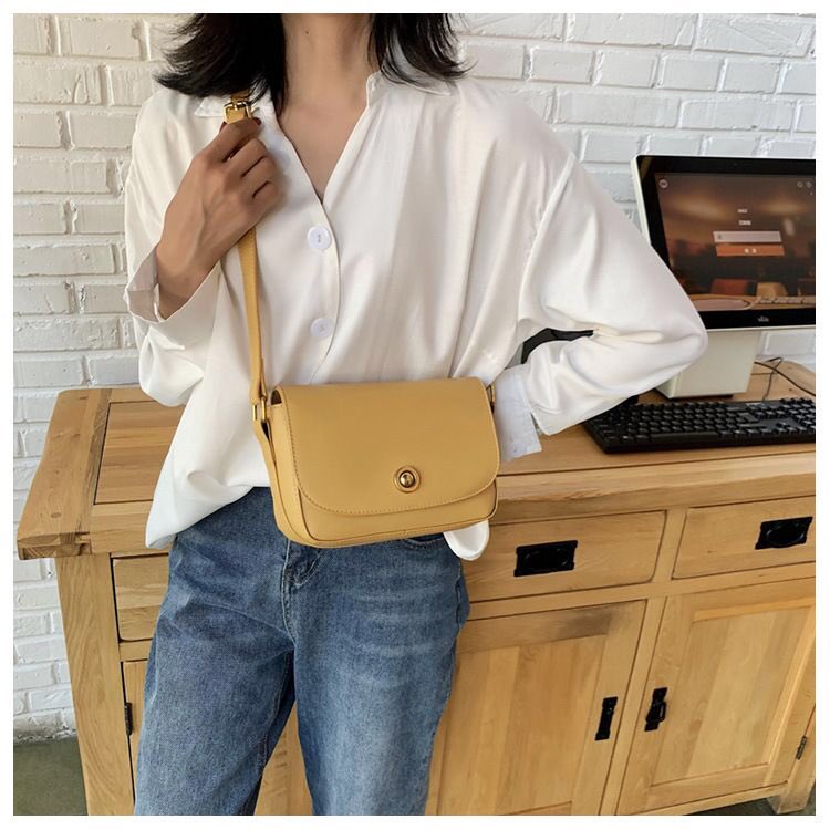 mellowxbag's tweet photo. [พร้อมส่ง] 🏁 Lindsey Bag ✨⁣
กระเป๋าหนัง PU แบบหนา คุ้มมาก ใส่ของได้เยอะ ⁣
🏁 ใส่มื��ถือรุ่นพลัส , กระเป๋าใบยาวได้
🏁 ทำจากหนัง PU กันน้ำ ซับในด้วย Polyester⁣
🏁 สายปรับความยาวได้⁣
🏁 มี5สี ขาว ดำ เหลือง แดง เขียว⁣
🏁 390฿ free reg. ⁣ https://t.co/ujPG94a2Ka