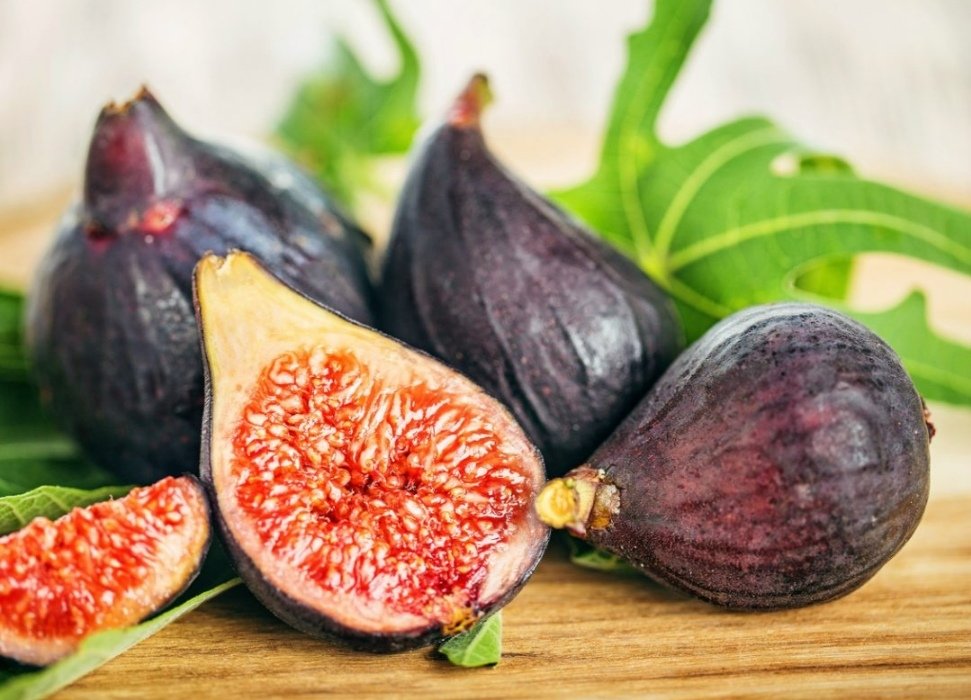 (En doble sentit) Tota la vida digent.li  figues i ara me ixen en que li diuen "brevas"
I hai es cuant et diu una xicona , vols menjar.ne?...... I tu dius, no caura eixa breva