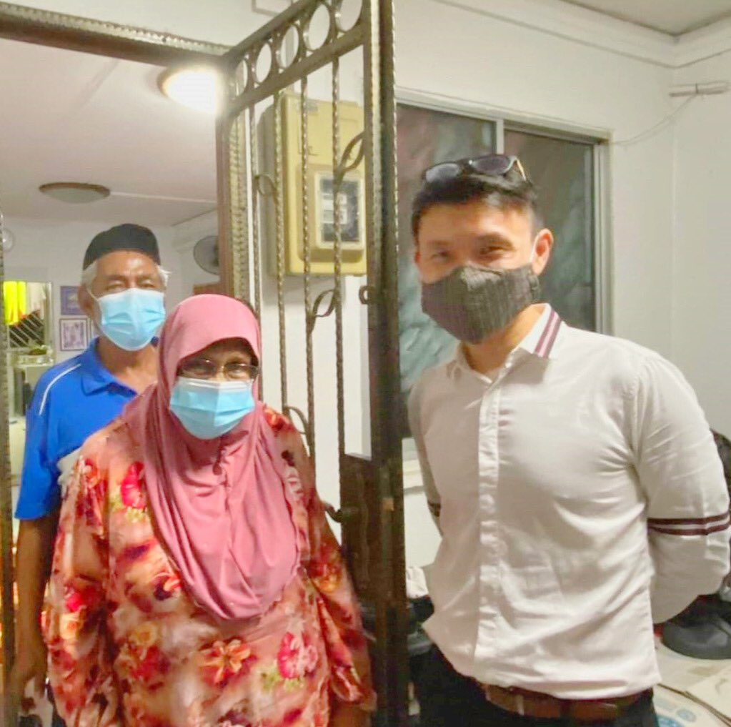 YamKeng's tweet photo. Our residents have such smiley eyes that even masks cannot block their friendliness!

#smilingbehindthemasks #housevisit #tampinesnorth https://t.co/iBDHxPGWc1
