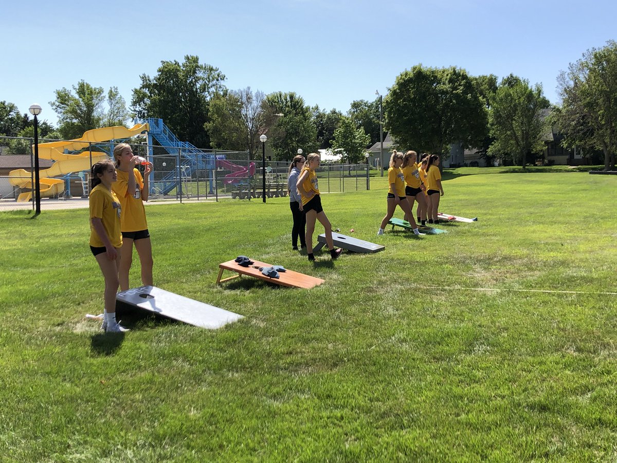 Good weather. 🌞 
Good food. 🍕 
Good company. 🏐