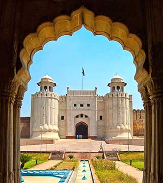*Thread #8*Thread on forts of North Punjab.This thread will be covering 26 forts, not including forts from Rawalpindi Division which has been covered in a separate thread.I hope to introduce people to forts they haven't heard of. #forts #castles #beutifullpakistan
