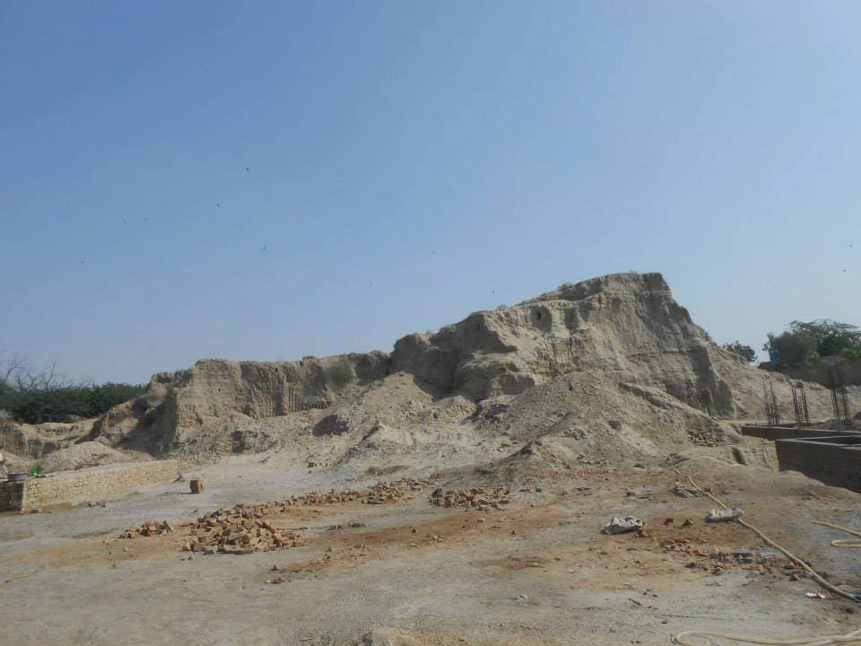 Amwani FortRuins of an ancient fort located in Haiderabad Thall in district Bhakkar.