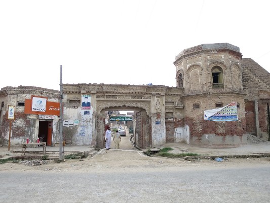 Depalpur FortAlso located in Okara district.It is not known who constructed it but it was used by both the Tughlaqs and the Mughals. It is said to have once had a 25 feet high wall and a trench.Firuz Shah Tughlaq greatly improved it.