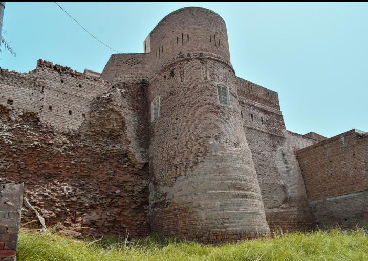 Depalpur FortAlso located in Okara district.It is not known who constructed it but it was used by both the Tughlaqs and the Mughals. It is said to have once had a 25 feet high wall and a trench.Firuz Shah Tughlaq greatly improved it.