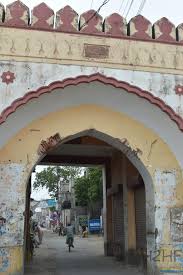 Bhera FortLocated in district Sargodha on the banks of River Jhelum is the historic town of Bhera. The important trading post had been fortified with a faseel (wall) which was dotted by 8 gates. Little of this original wall survives today.