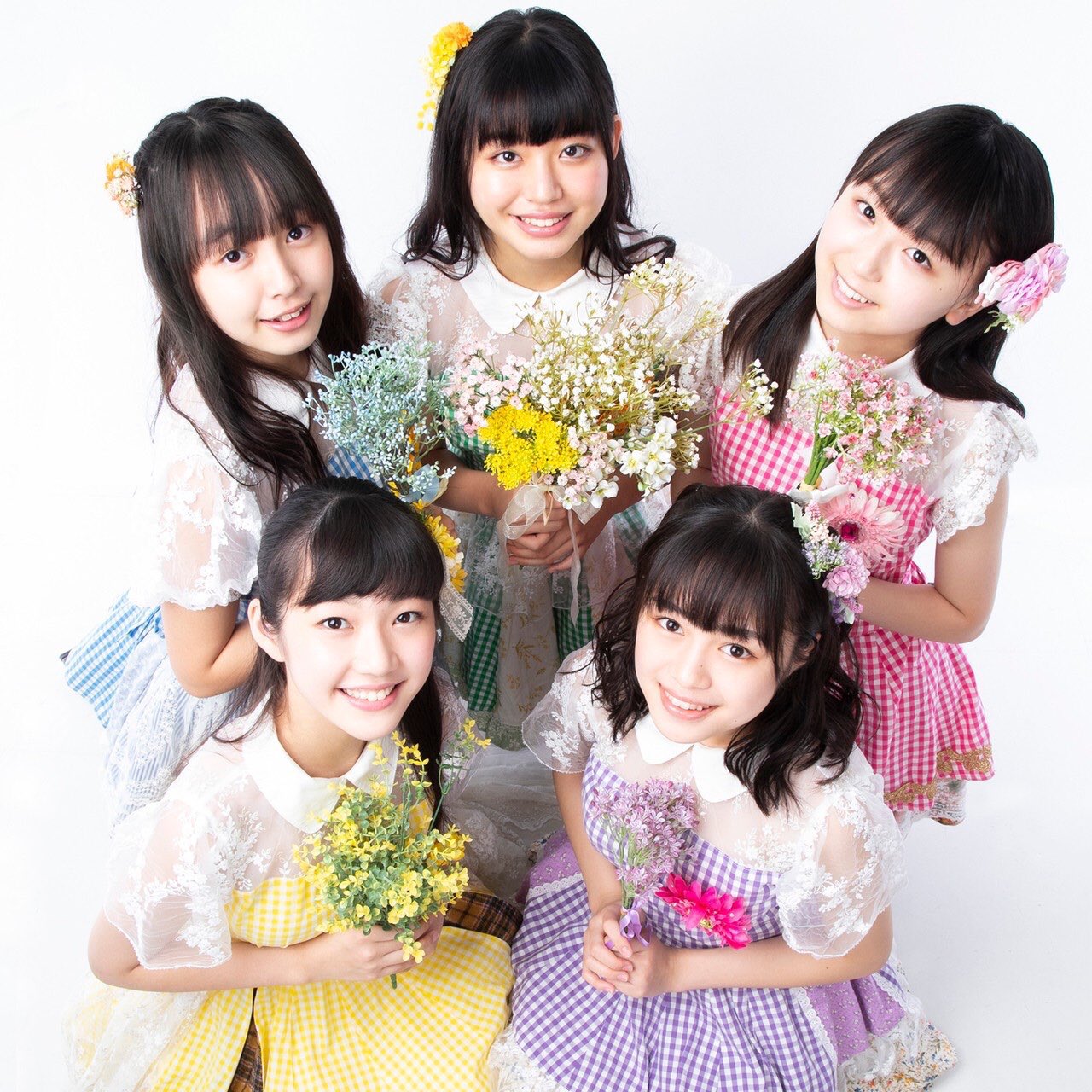 ミモリブランド 未森 そして今回のハコイリ ムスメさんのラストライブ用の衣装を製作させていただきましま 15春 微笑みと春のワンピース の衣装をベースとしたリメイクで 山本さんの黄色のギンガムチェック以外は 過去の衣装を解体して使っています