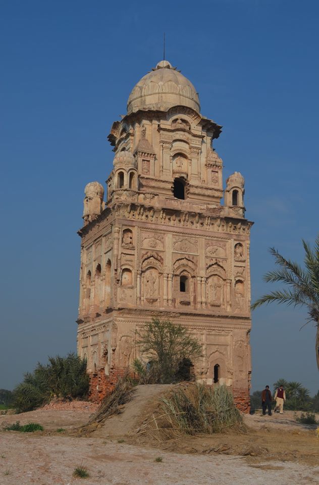 Gilmala FortLocated in district Jhang. Square shaped and in remarkably good condition.