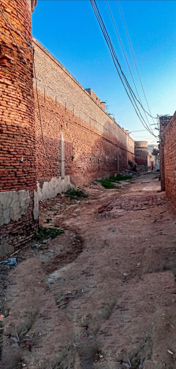 Gilmala FortLocated in district Jhang. Square shaped and in remarkably good condition.