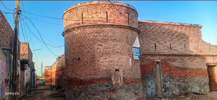 Gilmala FortLocated in district Jhang. Square shaped and in remarkably good condition.