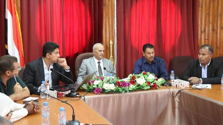 ناقش لقاء اليوم بسيئون برئاسة القائم بأعمال وزير المياه م. توفيق الشرجبي وبحضور الوكيل السعيدي ومدير عام المؤسسة المحلية للمياه بوادي حضرموت عامر العامري اجراءات اعادة استئناف اعمال مشروع مجاري سيئون وفقا واللوائح والقوانين وبما يساعد على سير المشروع بصورة سلسة .