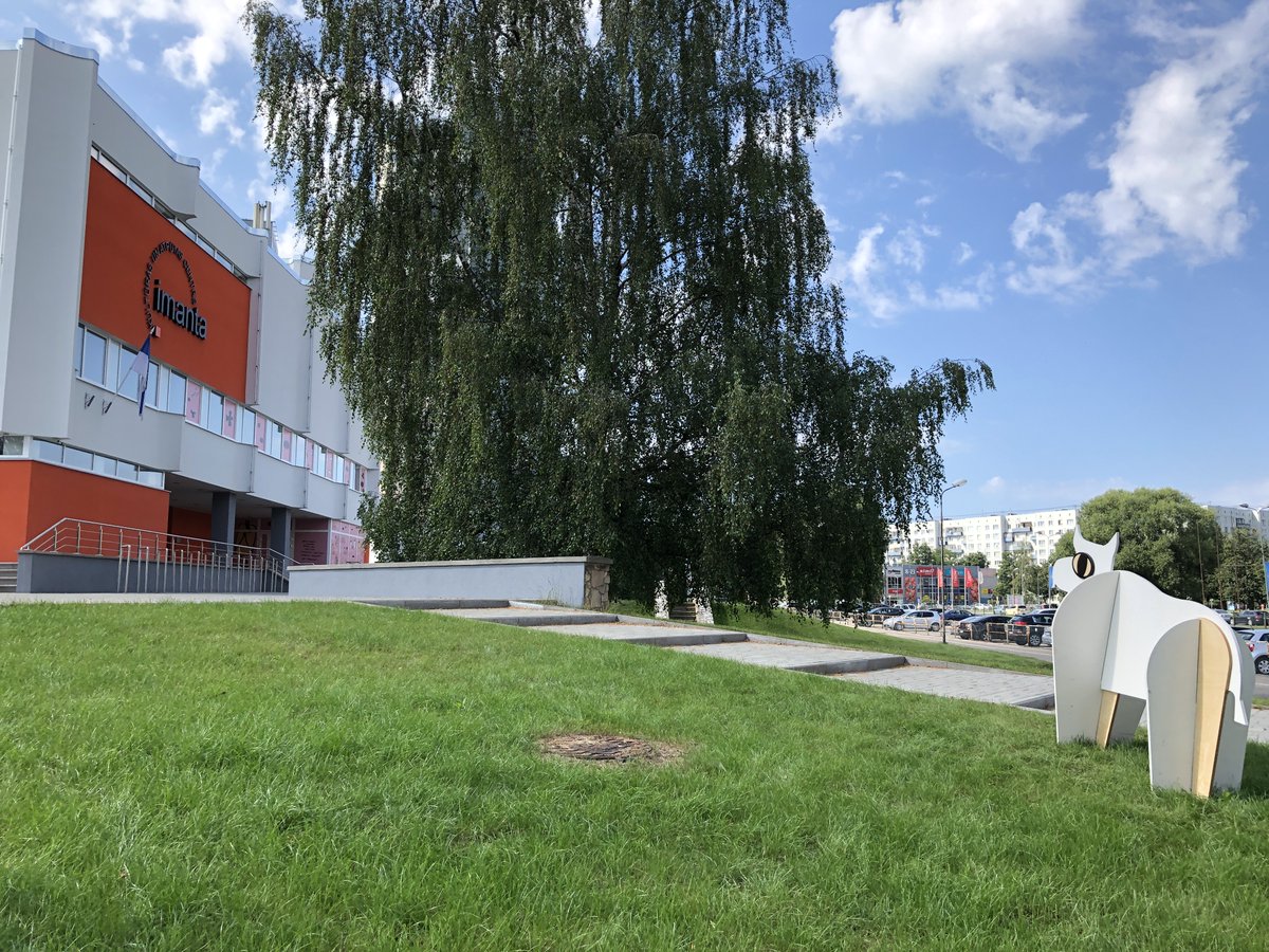 Šodien vēl līdz plkst. 22.00 Kultūras un atpūtas centra “Imanta” brīvdabas teritorijā  skatāma mākslinieces Lotes Vilmas Vītiņas veidotā vides instalācija “Imanta mostas”. 
🙂Imanta visu uzrauga, sēžot uz soliņa, un priecāsies par kompāniju vai kopīgiem foto.📸

#RigasSvetki2020