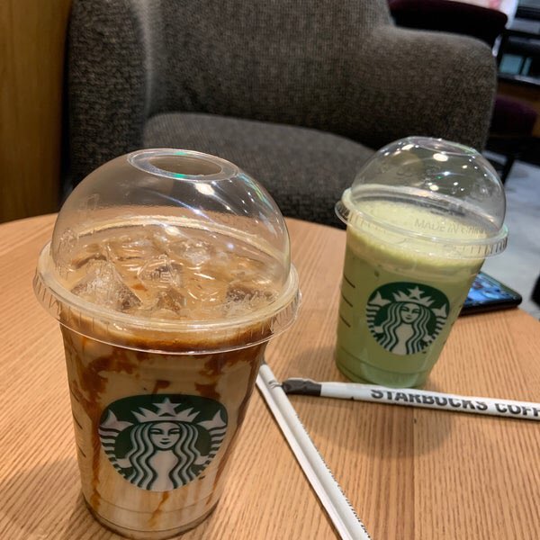 Esszedd21's tweet photo. تعرفو مره اتنرفز لما ستاربكس يحطو الغطا مثل هذا يعني احتمال كبير اقتنع ان طعمه خايس https://t.co/V0nf56udB2