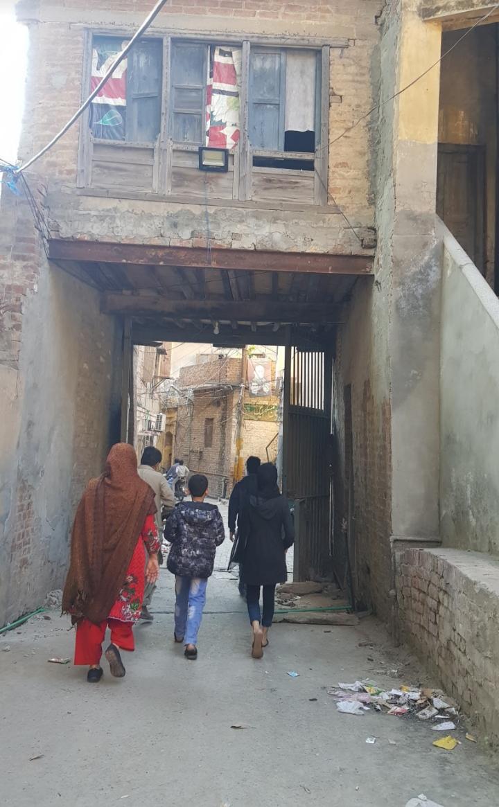 Qila Gujar SinghLocated outside the walled city of Lahore it was the stronghold of Gujar Singh Bhangi who was one of the major stakeholders of the Bhangi misl and controlled area south-west of Lahore. Many parts of the original wall and gates survive.