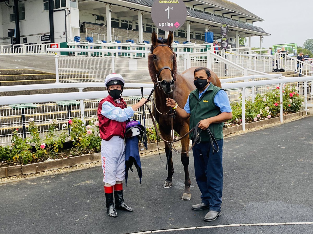 Well done @SelectRacing @SamStronge82 #frannynorton Sir Canford winning nicely at @Chepstow_Racing