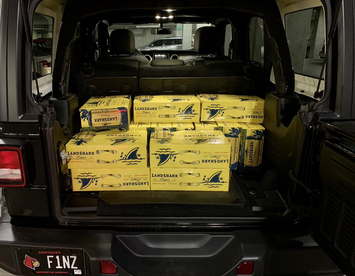 TullyMars414's tweet photo. Snagging some essentials since cans aren’t available in our market. Now I’m stocked for the rest of lake season. 🤙🏽 @landsharklager #LetsBeach #Margaritaville #CansAreBetterOnTheBoat https://t.co/a6q8bWnXpW