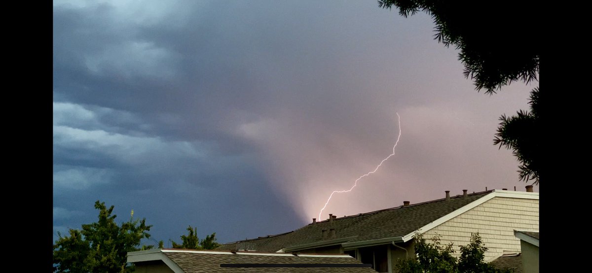 acmishra's tweet image. Weird morning. Strange to have thunder, lightning and downpours in Silicon Valley in mid August. Except for the power outage now, it was exciting. 
#lightening #thunder #thunderstorm