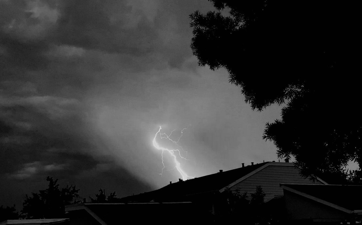 acmishra's tweet image. Weird morning. Strange to have thunder, lightning and downpours in Silicon Valley in mid August. Except for the power outage now, it was exciting. 
#lightening #thunder #thunderstorm