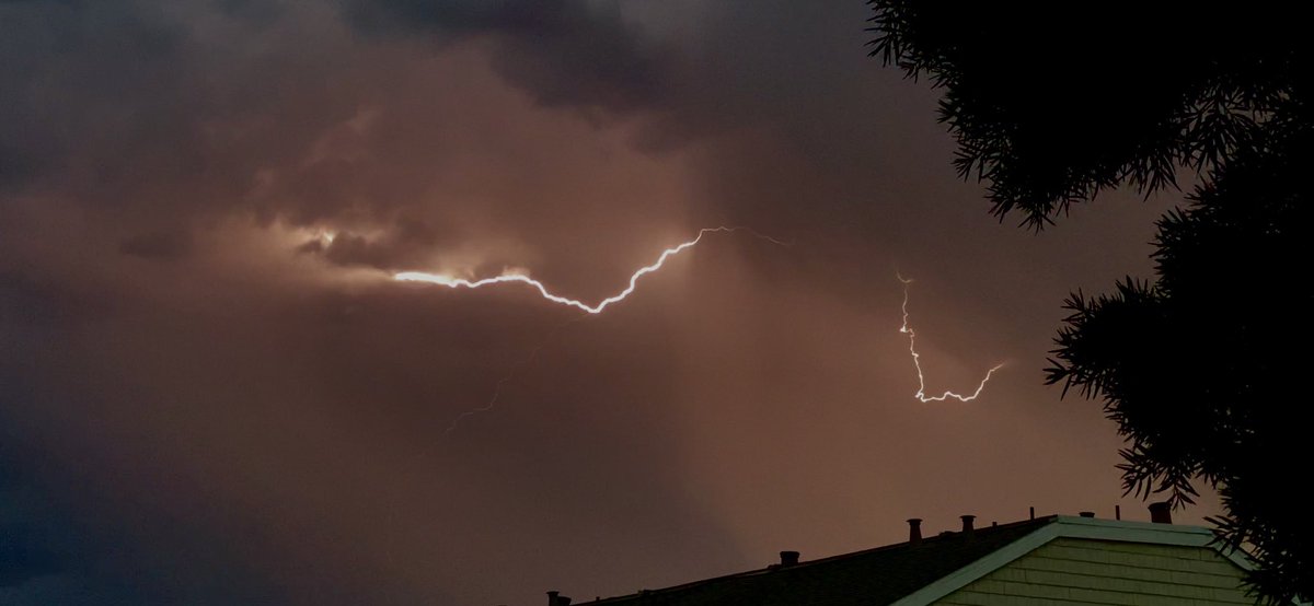 acmishra's tweet image. Weird morning. Strange to have thunder, lightning and downpours in Silicon Valley in mid August. Except for the power outage now, it was exciting. 
#lightening #thunder #thunderstorm