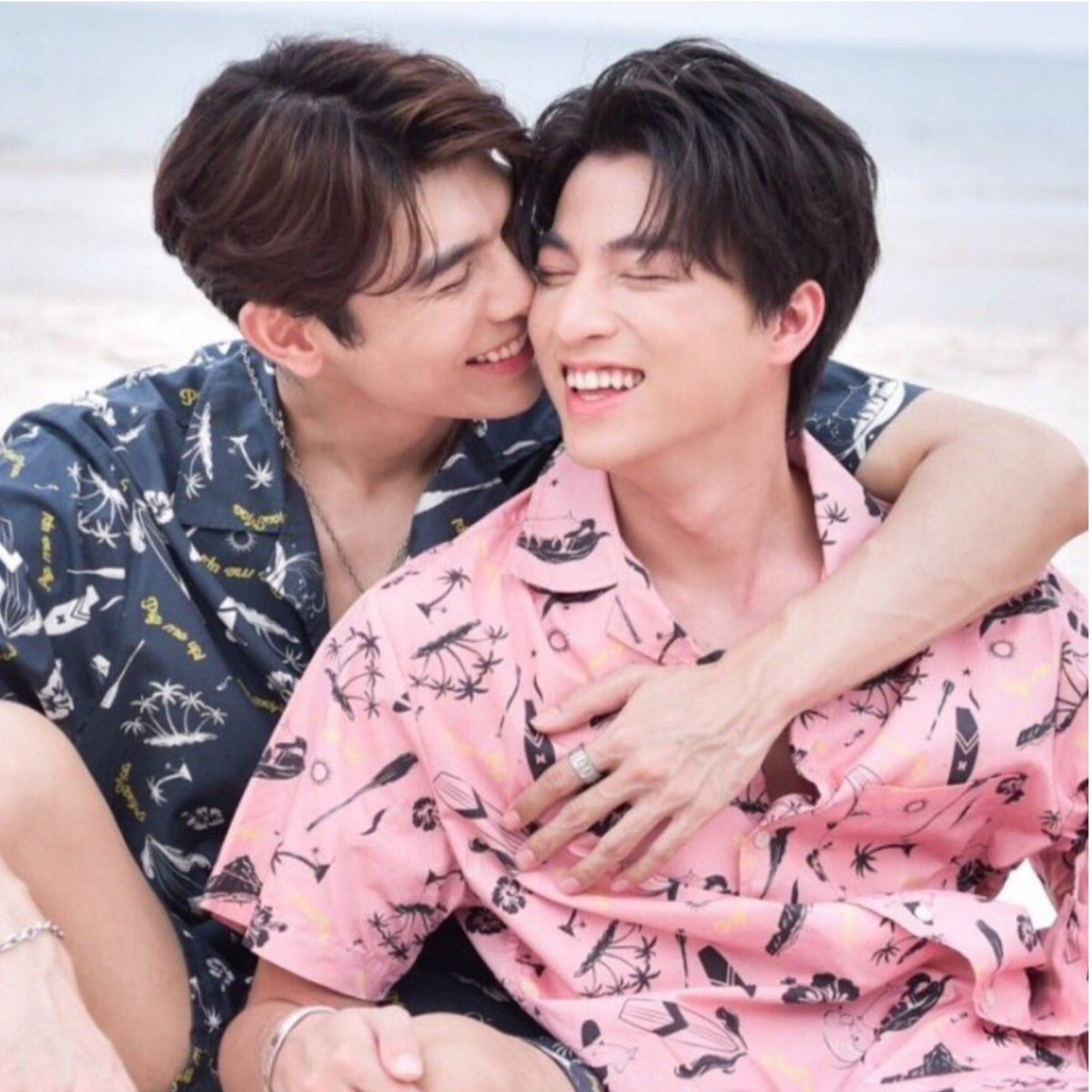 A thread where  #MewGulf become more in love the more you scroll down 