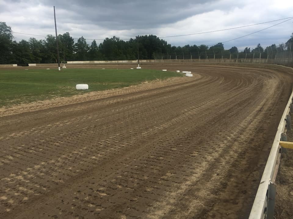 RUSHSprints's tweet photo. Thanks to Good's Raceway in Deerfield, OH for allowing the RUSHs the opportunity to put on an exhibition last night coordinated by @BlackshearDon.  Also thanks to Brandon Blackshear, Ryan Fraley &amp; @Amelia_Clay for participating. Hopeful for an event at the 1/4-mile in the future! https://t.co/Pe9a5XlV65