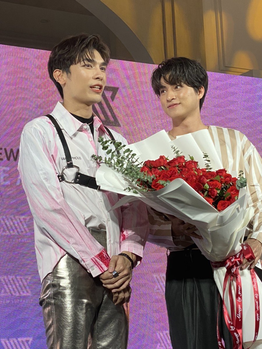 A thread where  #MewGulf become more in love the more you scroll down 