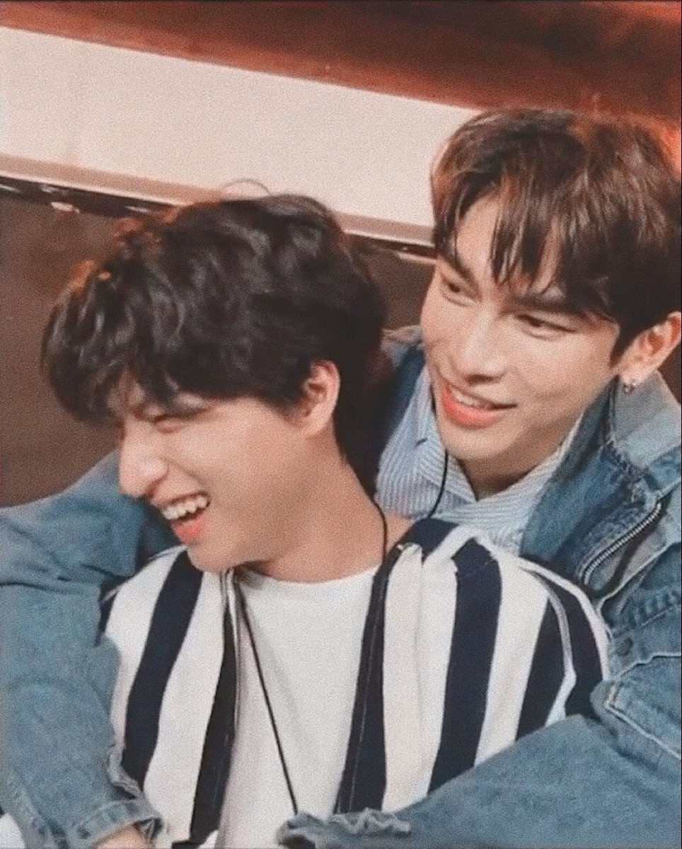 A thread where  #MewGulf become more in love the more you scroll down 