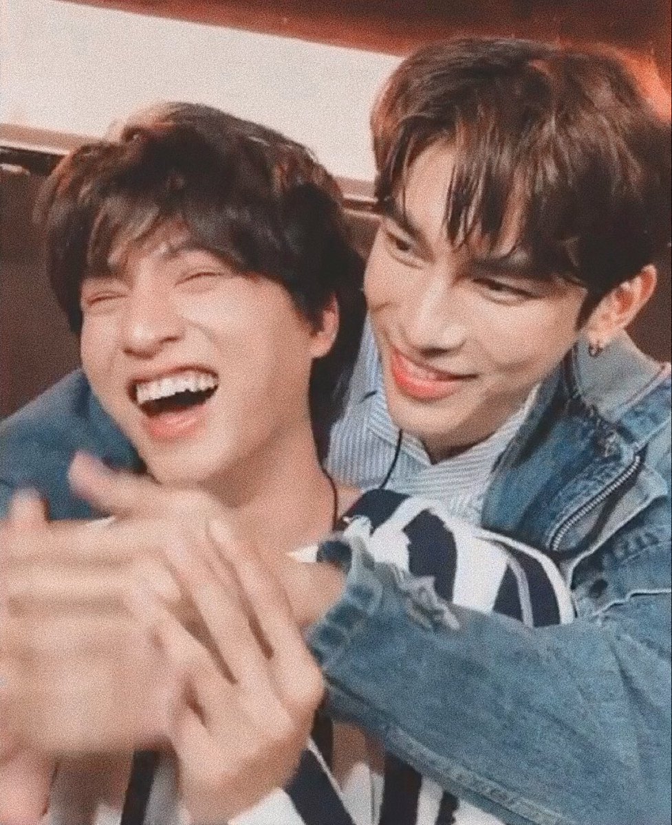 A thread where  #MewGulf become more in love the more you scroll down 