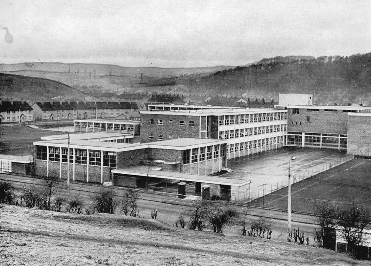By the mid-70s he was working at Waverley School in Drumchapel, a modern school in a Glasgow ‘scheme’, a new overspill neighbourhood to the west of the city, which swiftly came to suffer increasing social problems.