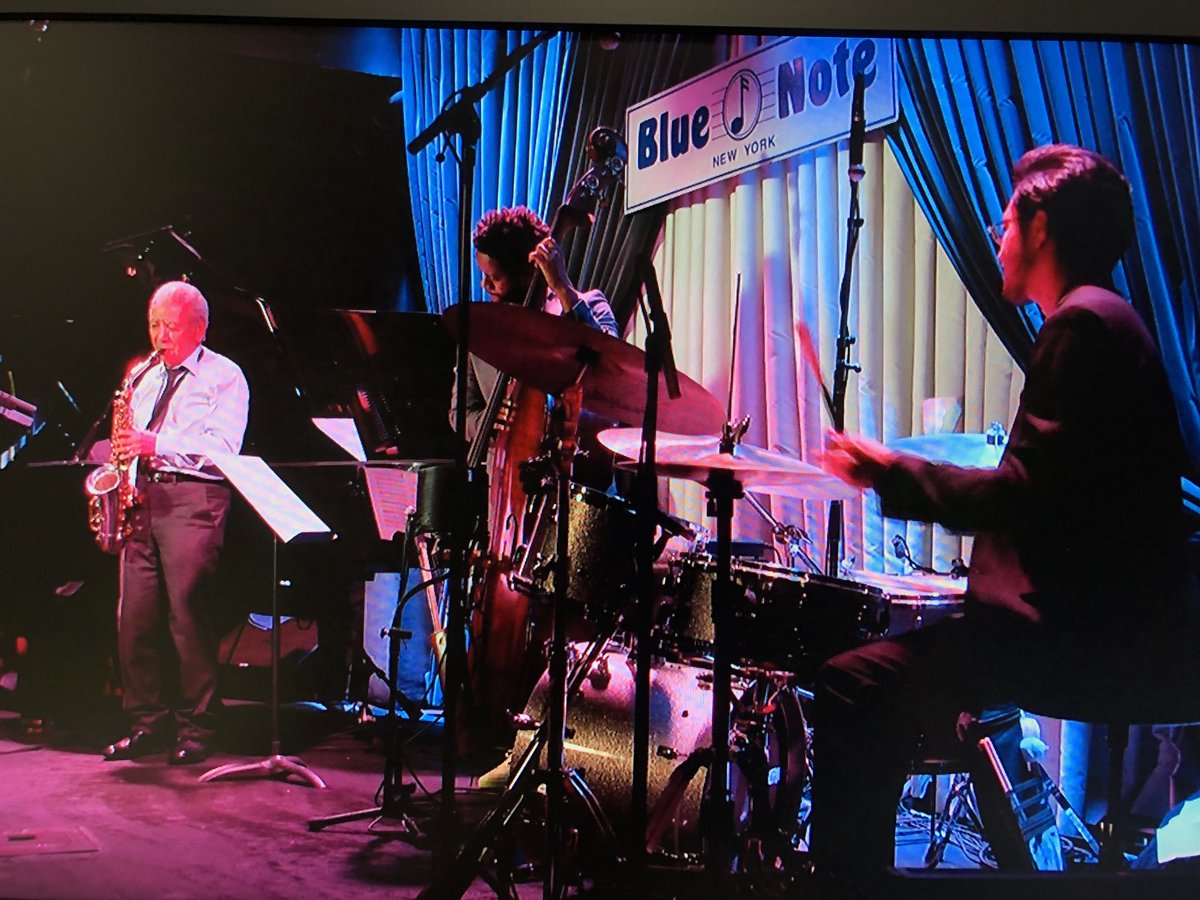 kami_rock's tweet photo. 2019年3月。渡辺貞夫QuartetのBlue Note NYでのライヴ。この時、渡辺貞夫86歳。カッコ良すぎる!Russel Ferrante(P)、Ben Williams(B)、竹村一哲(Ds) #SadaoWatanabeQuartet #渡辺貞夫 #sax #BenWilliams #RusselFerrante #竹村一哲 #BlueNoteNewYork https://t.co/ow6X5pu6mU