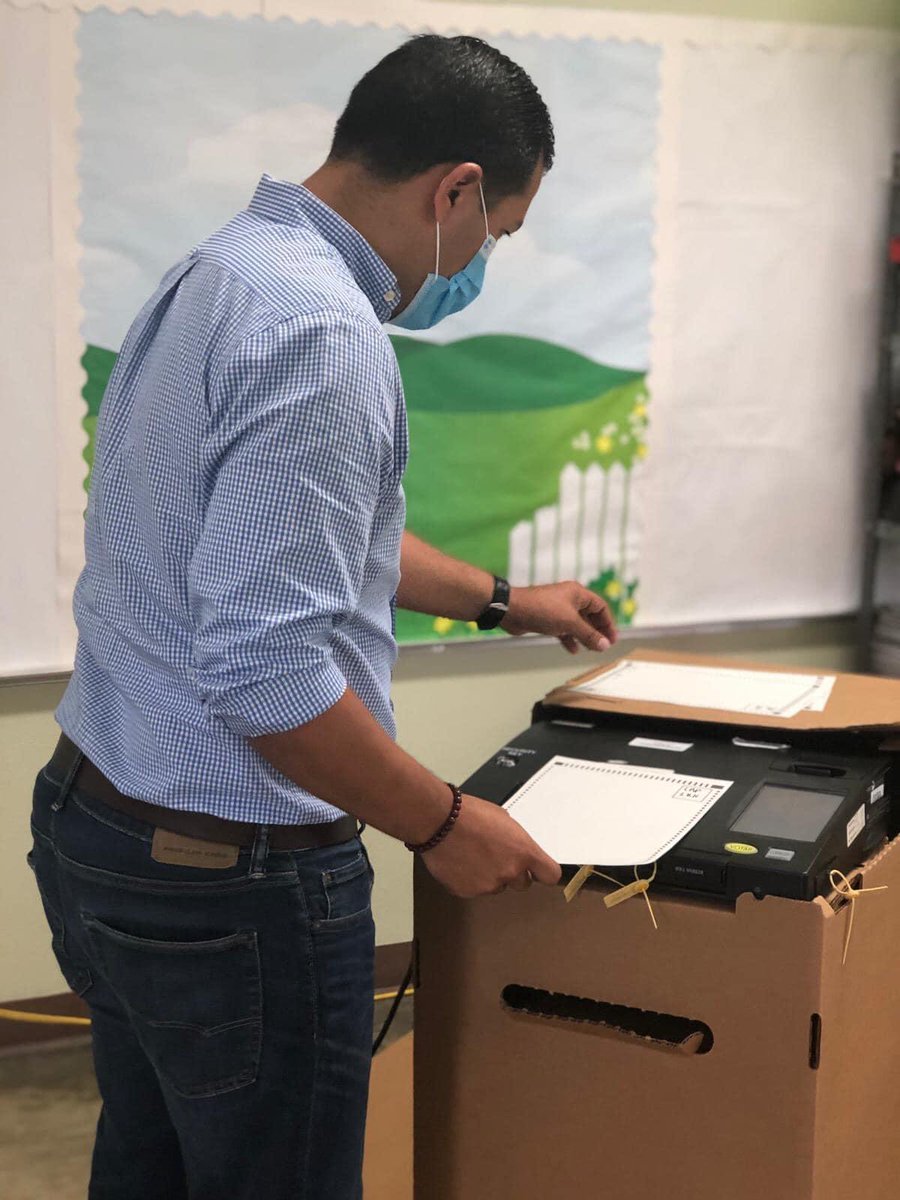¡VOTÉ POR PUERTO RICO!

Voté por Pedro Pierluisi para Gobernador y por nuestra candidatura para hacer equipo y seguir contribuyendo en el desarrollo y la protección de los derechos de los Puertorriqueños, pero sobre todo por los constituyentes de mi distrito.

#EstamosJuntos