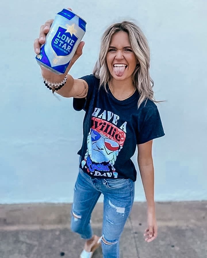 BarefootSville's tweet photo. Have a [WILLIE] Rockin’ Day 😝 #shopbarefoot #texastees https://t.co/TRIauwIZnx