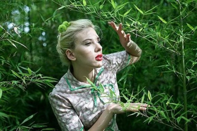 BANYAN-GROVE TREE as Scarlett Johansson (Marriage Story)