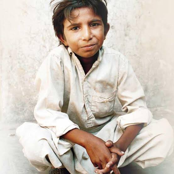 LicypriyaK's tweet photo. This is a sad story. I can’t stop my tears😭 while typing this...
He is Iqbal Masih of Pakistan. He was murdered at the age of 12 just after receiving the Reebok Human Rights Award, in USA on 16 April 1995 for exposing child slavery in Pakistan. At 4, he was sold as a debt slave, https://t.co/cnJaypZ0Ng