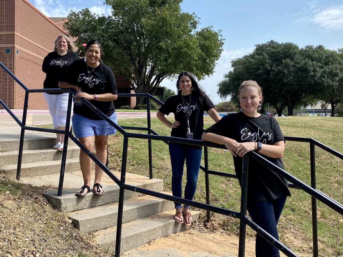 mrssimonis19's tweet photo. Ready for a great year at Heritage Elementary!! #kinderteam https://t.co/eBVKn9WHCp