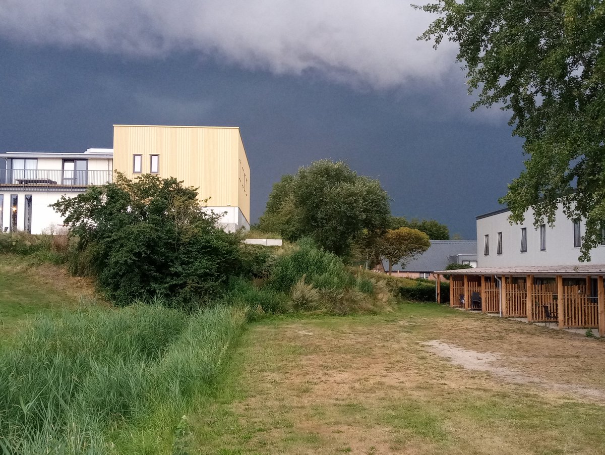 #codeoranje Ook hier behoorlijk donkere lucht nu........