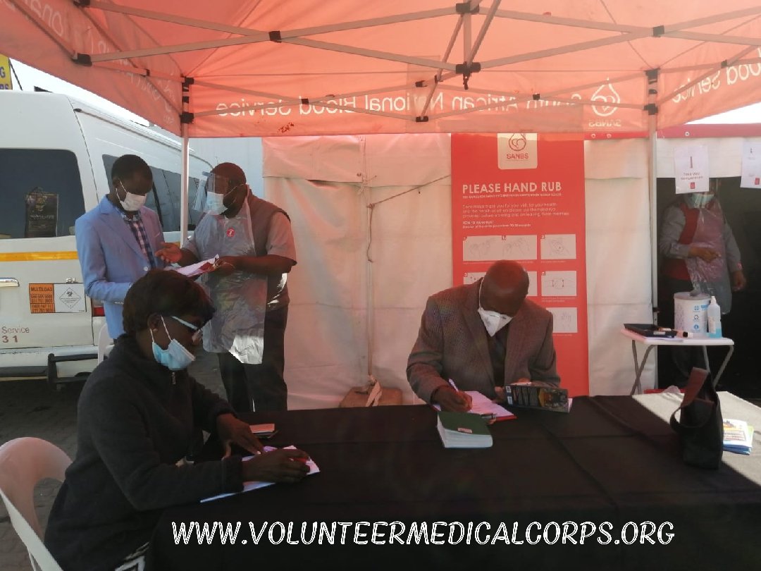 vmedcorps's tweet photo. 1pint (approx 470mls) of #donor #blood can be fractionated and used for 3 people.
Special thanks to our #vmcorps #volunteers in #pretoria #southafrica for joining @TraumaCareIntl to impact lives by donating blood
#vmcgooddeeds
https://t.co/Hm7wrAUXP9 https://t.co/WtdKTX2Iph