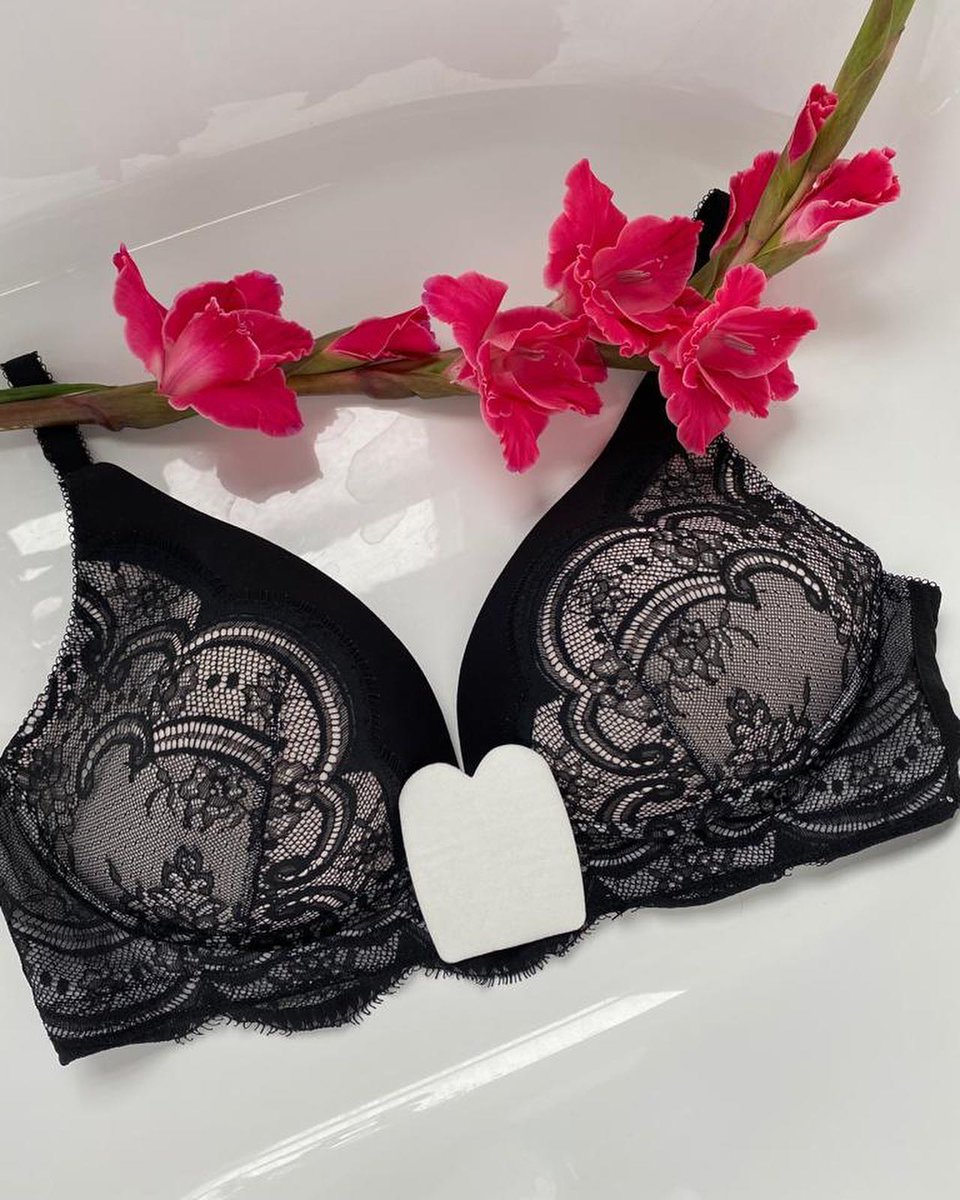 Sweat_guard's tweet photo. Before & After. See what happens when you wear Sweat Guard’s Butterfly Breast Pads. Designed to fit snugly and discretely between the breasts to absorb at the source of the sweat but also in the cleavage channel. #sweatguard #dontsweatit #hyperhidrosis #boobsweat #underboobsweat https://t.co/ffuFfvP9wT