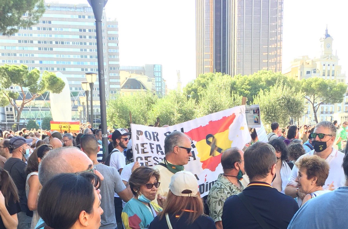 Pero si son los mismos fachas que estuvieron en las caceroladas los que se Manifiestan hoy #AyusoMocion