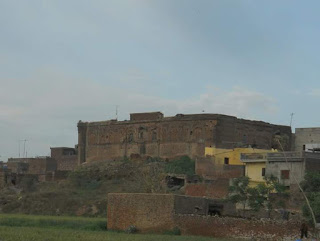 Bera Mehal, KunjrurCastle like structure located in Narowal district.